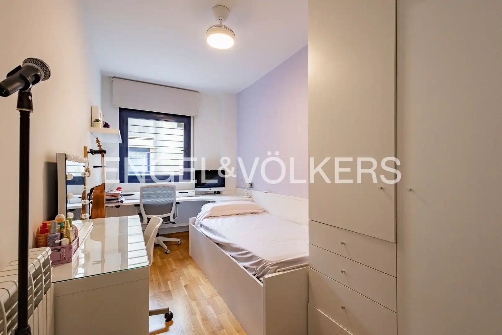 Bedroom of Attic for sale in Esplugues de Llobregat  with Air Conditioner, Heating and Parquet flooring