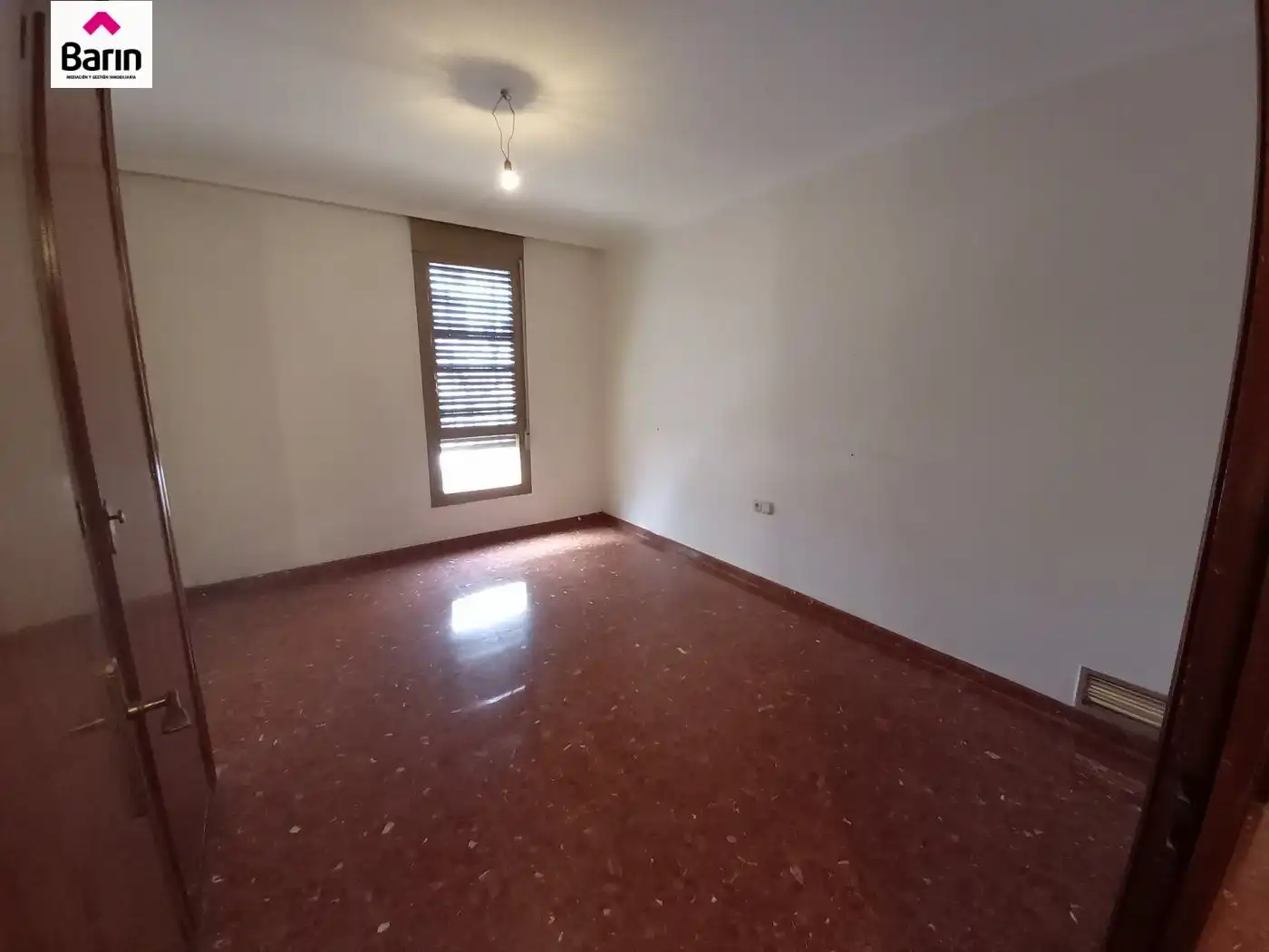 Wohnung zum Verkauf in Córdoba mit Klimaanlage, Terrasse und Abstellraum