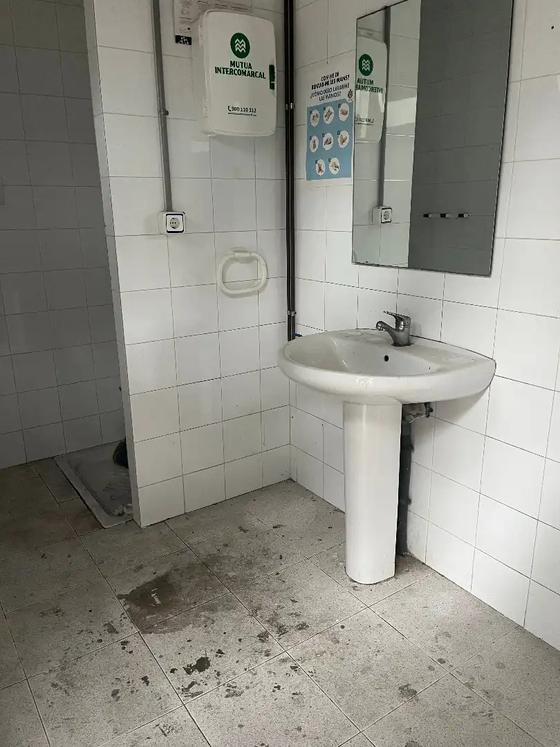 Baño de Nave industrial en venta en Els Hostalets de Pierola