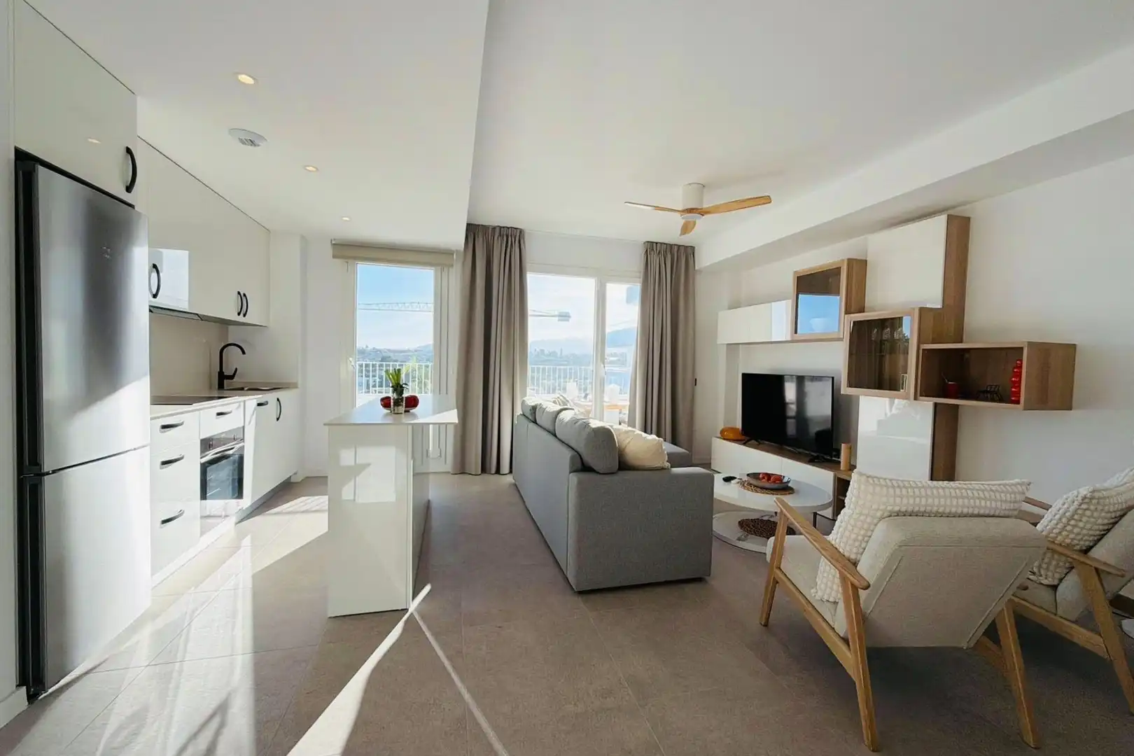 Sala d'estar de Apartament de lloguer en Fuengirola amb Balcó