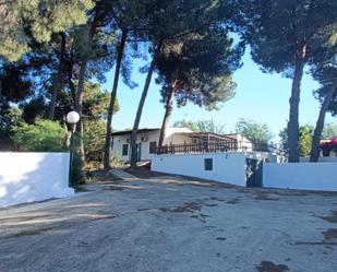 Vista exterior de Casa o xalet en venda en Rociana del Condado amb Aire condicionat, Terrassa i Piscina