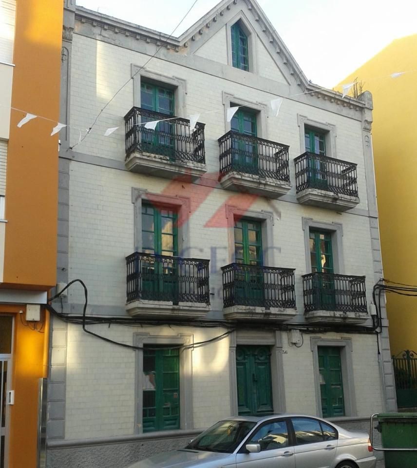 Vista exterior de Casa adosada en venta en Ponteceso con Balcón