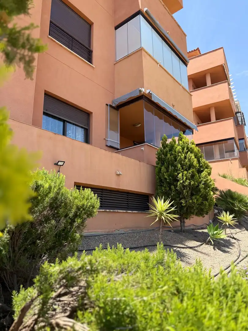 Vista exterior de Pis en venda en Rincón de la Victoria amb Aire condicionat, Calefacció i Jardí privat