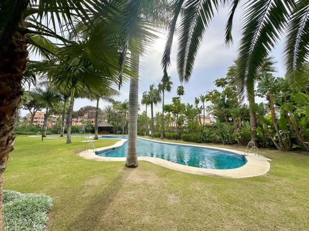 Apartament amb piscina en venda a Nueva Andalucía
