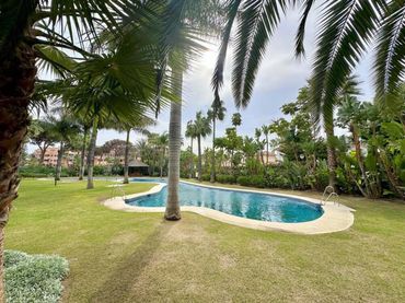 Apartament amb piscina en venda a Nueva Andalucía