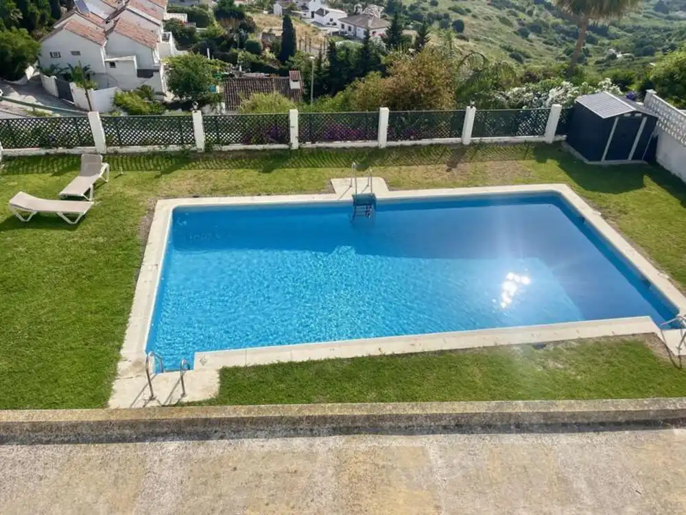 Piscina de Casa adosada de lloguer en Manilva amb Aire condicionat, Terrassa i Piscina