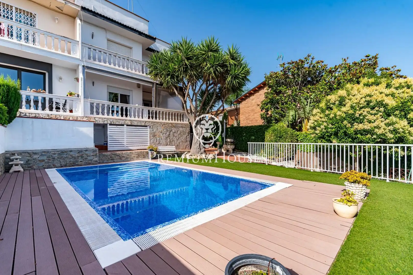 Piscina de Casa adosada en venda en Castelldefels amb Aire condicionat, Calefacció i Jardí privat