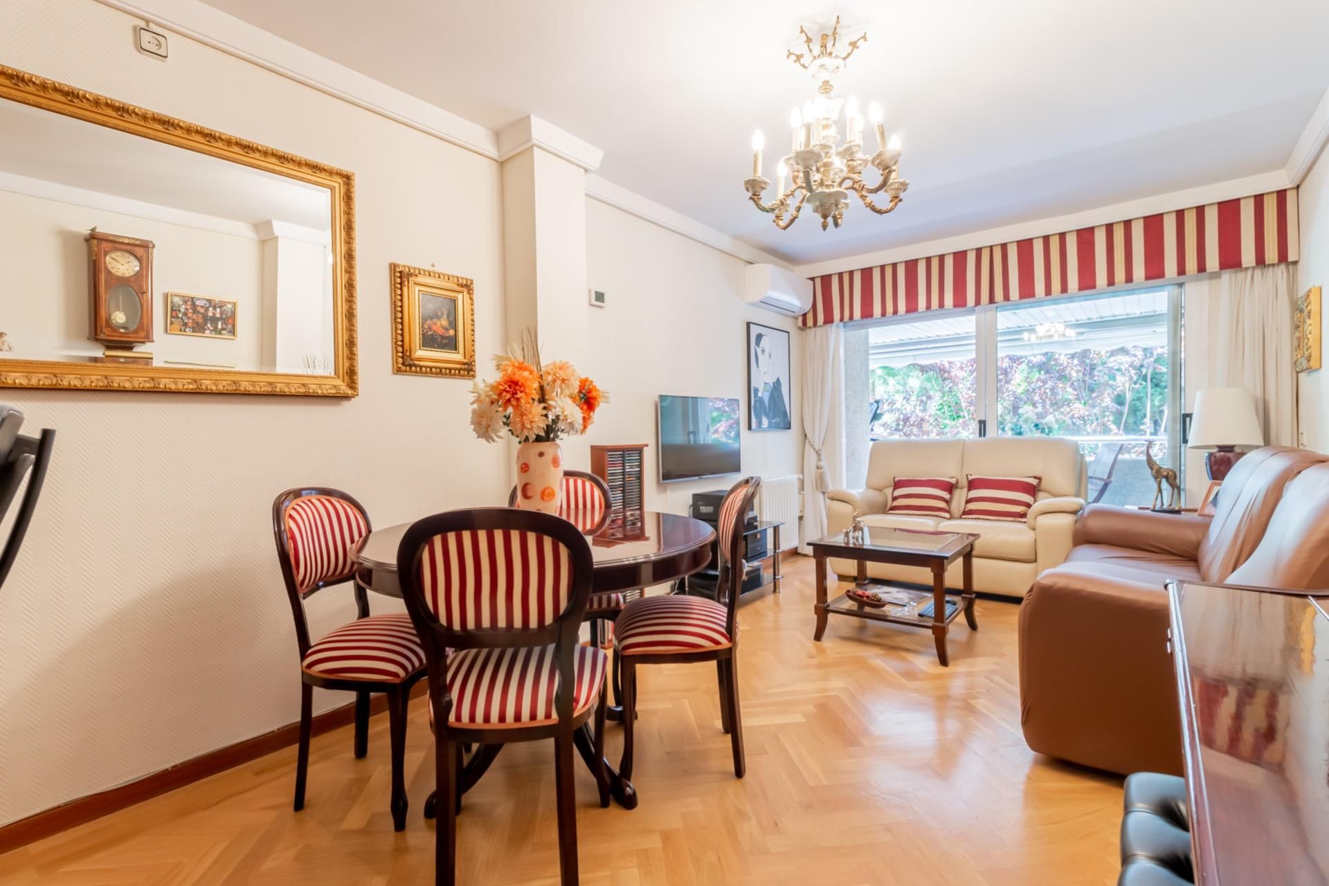 Sala de estar de Piso en venta en Pozuelo de Alarcón con Aire acondicionado, Calefacción y Terraza