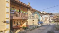 Vista exterior de Casa o xalet en venda en Piloña amb Terrassa i Balcó