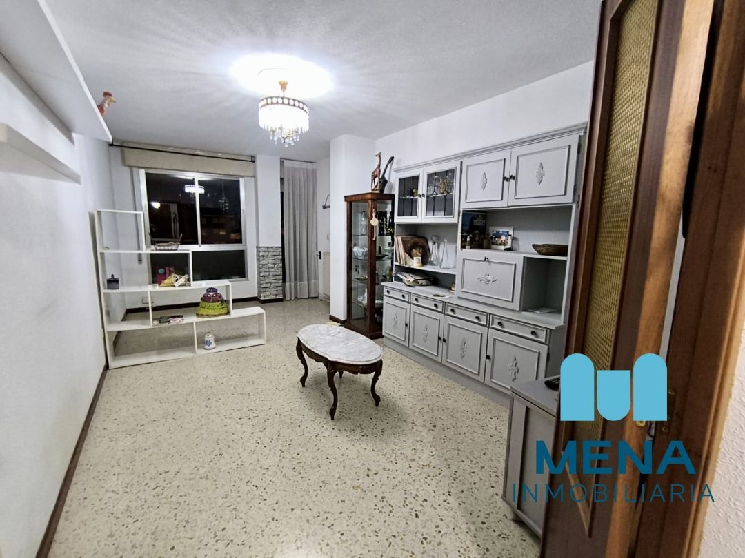 Sala de estar de Piso en venta en Torrelavega  con Calefacción y Balcón