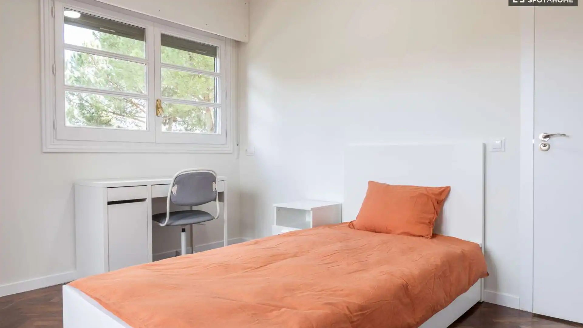 Dormitori de Pis per a compartir en Boadilla del Monte amb Aire condicionat, Terrassa i Moblat