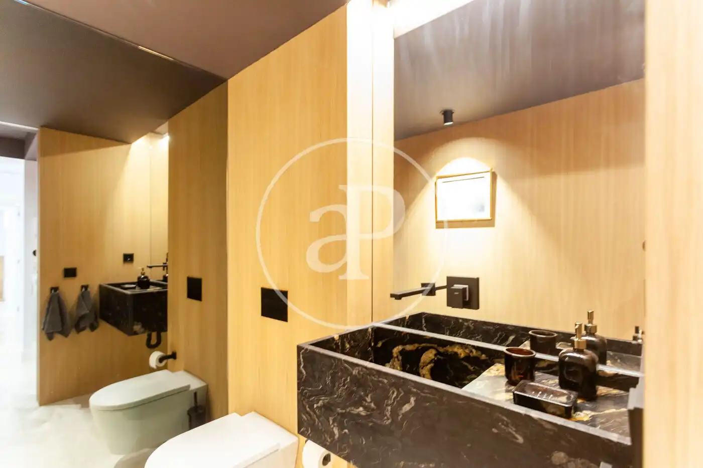 Bathroom of Flat for sale in Madrid  with Air Conditioner, Heating and Terrace