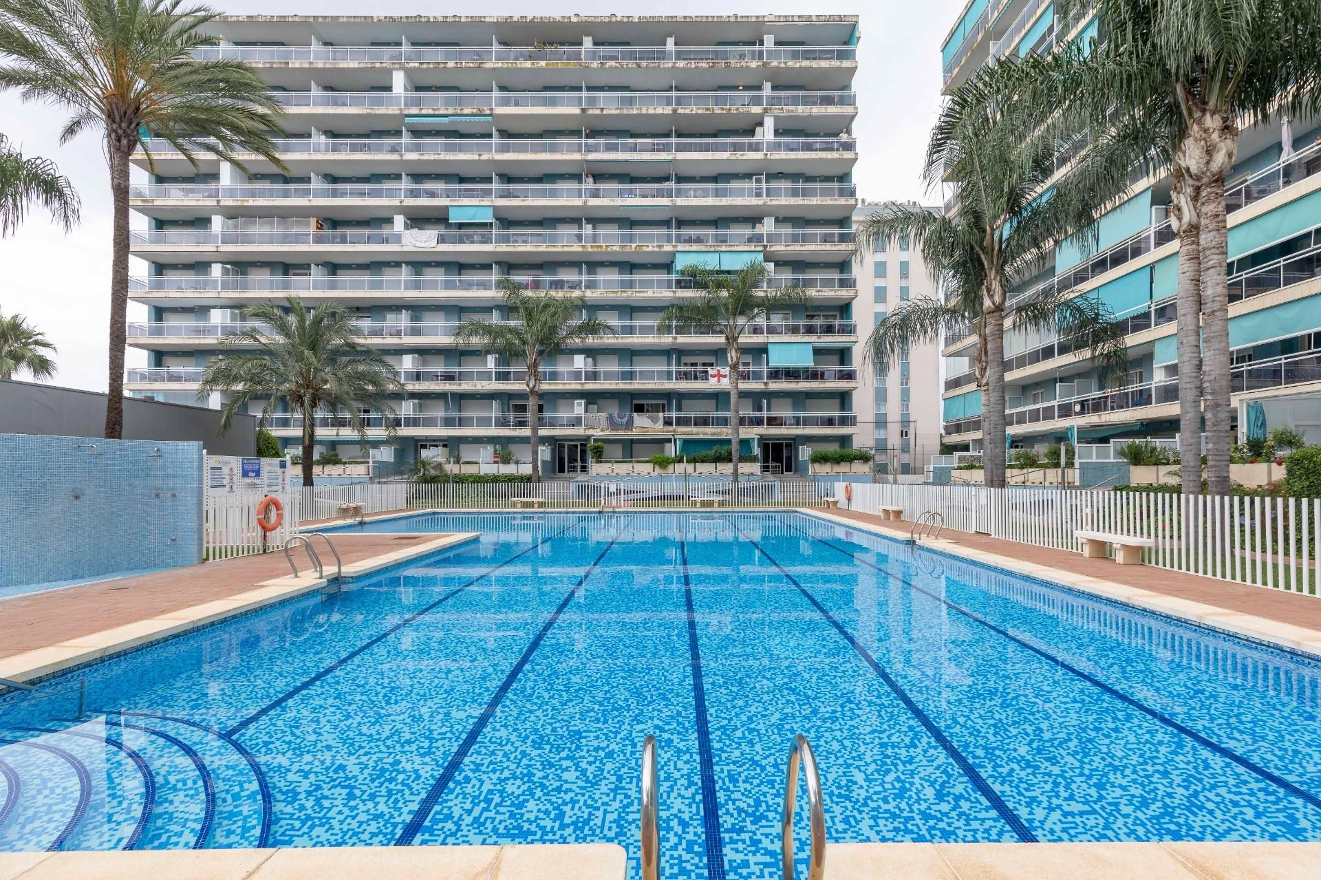 Piscina de Apartament en venda en Gandia amb Aire condicionat, Calefacció i Jardí privat