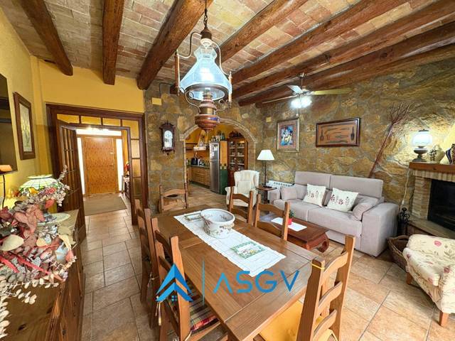 Casa-chalet en Venta en Torrelavit