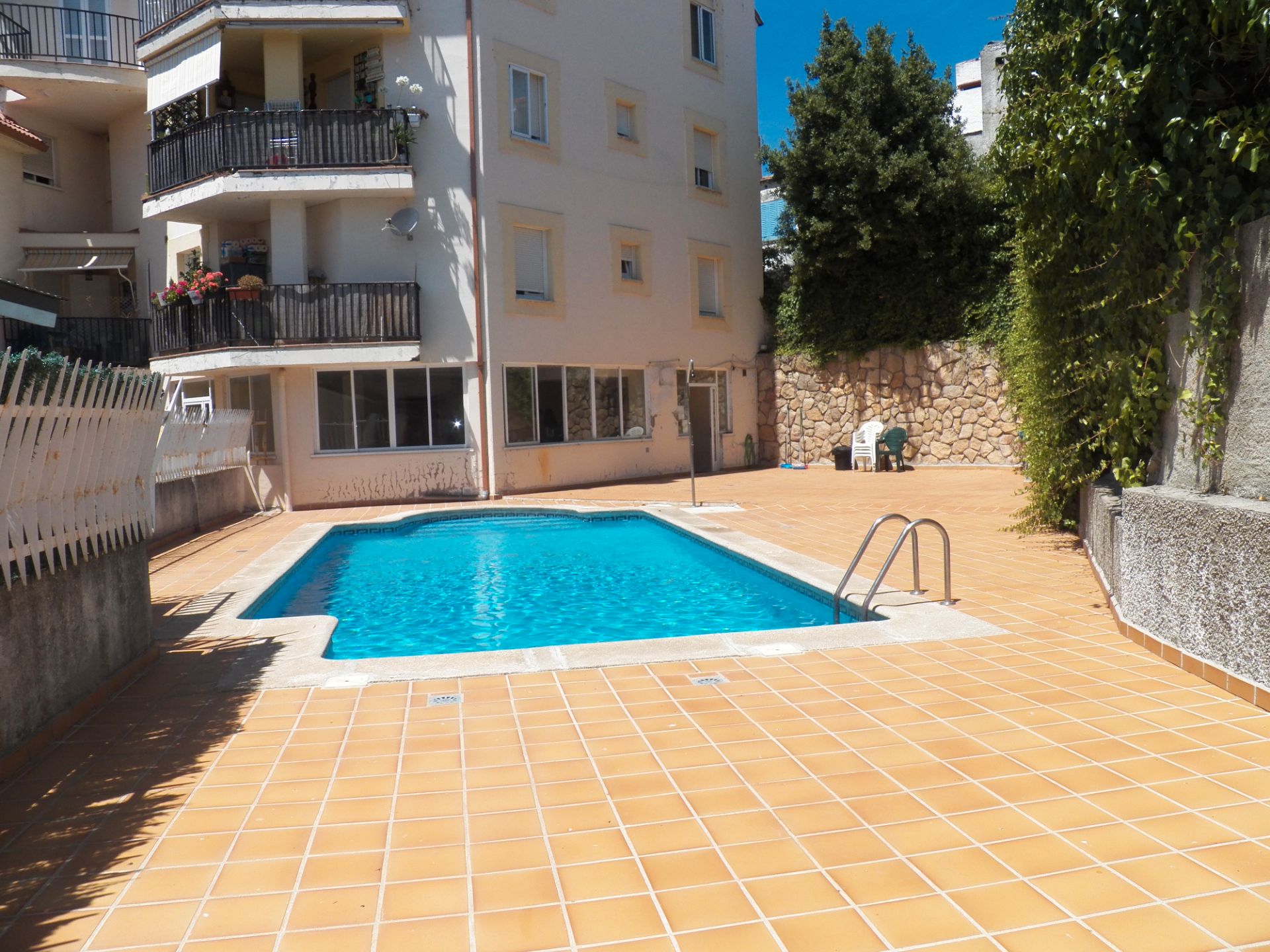 Piscina de Piso de alquiler en Miraflores de la Sierra con Amueblado y Piscina comunitaria