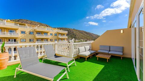Elegancia renovada con vistas a la piscina Ático dúplex en PalmMar