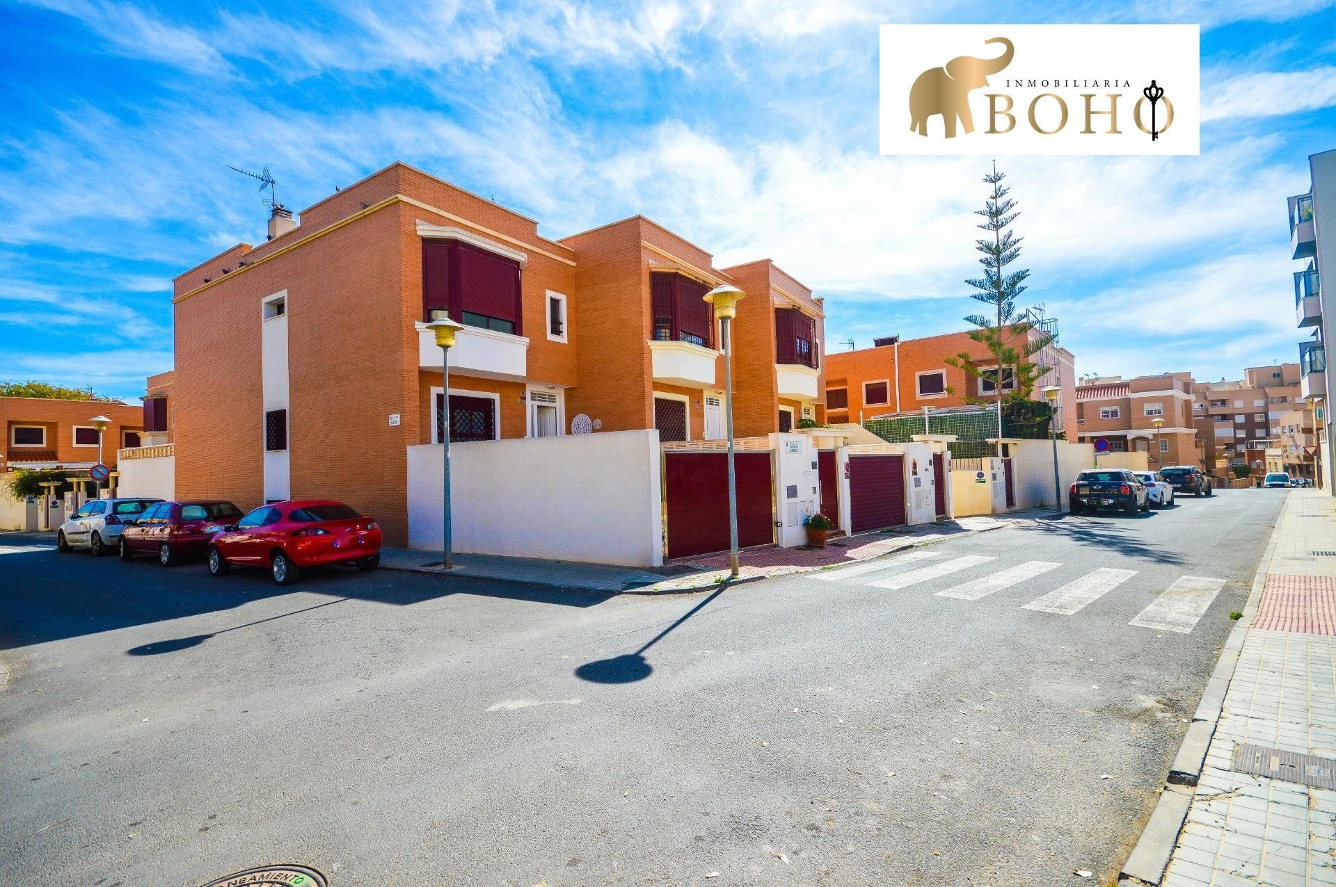 Vista exterior de Casa adosada en venda en  Almería Capital amb Aire condicionat, Calefacció i Terrassa
