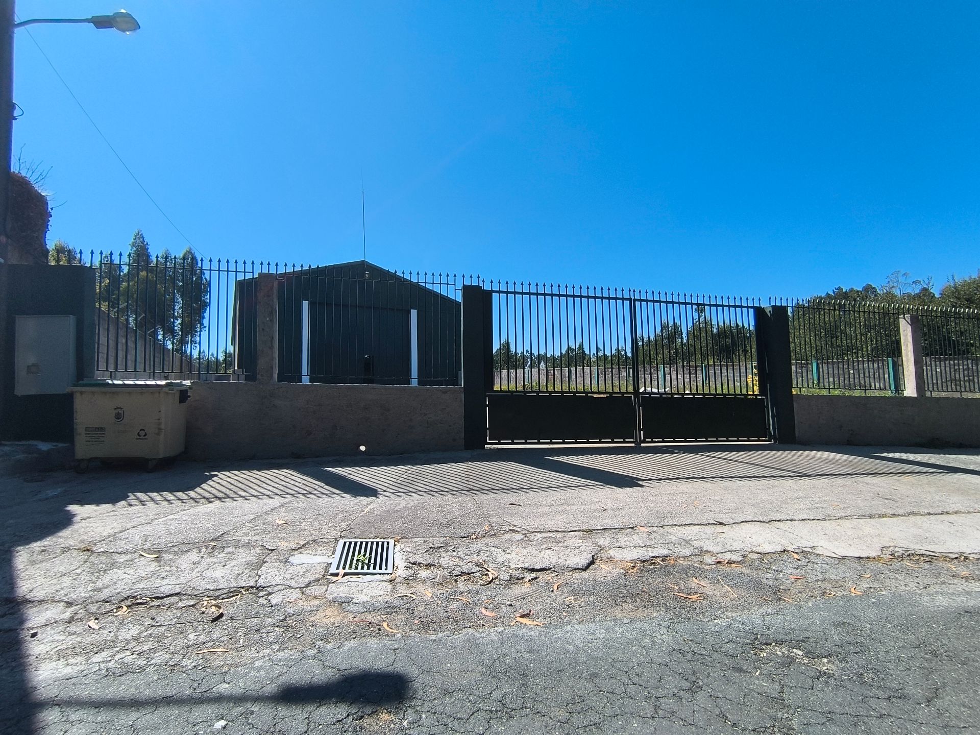 Vista exterior de Nau industrial de lloguer en Ferrol
