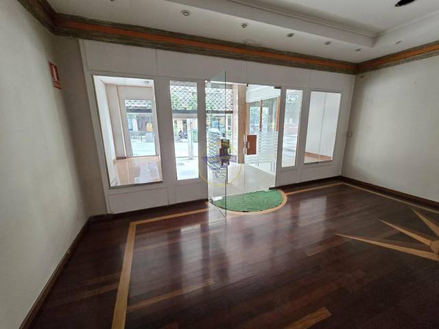 Local comercial en Venta en Avenida Avenida de las Camelias en Camelias - Pi y Margall