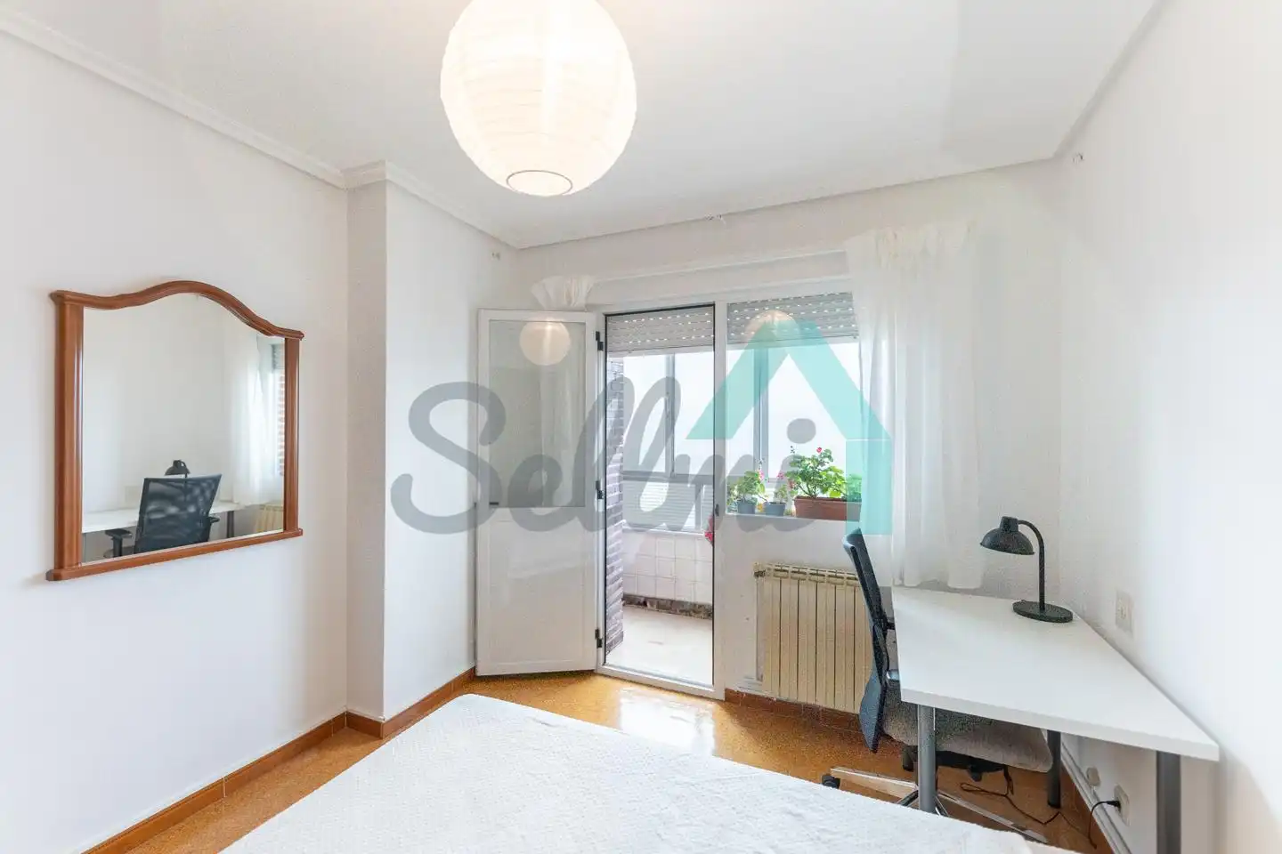 Schlafzimmer von Wohnung zur Miete in Oviedo  mit Heizung, Parkett und Terrasse