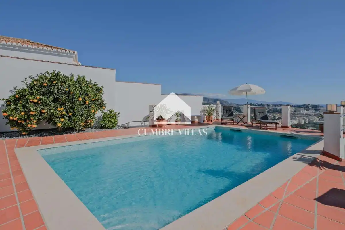 Piscina de Casa o xalet en venda en Almuñécar amb Jardí privat, Terrassa i Traster