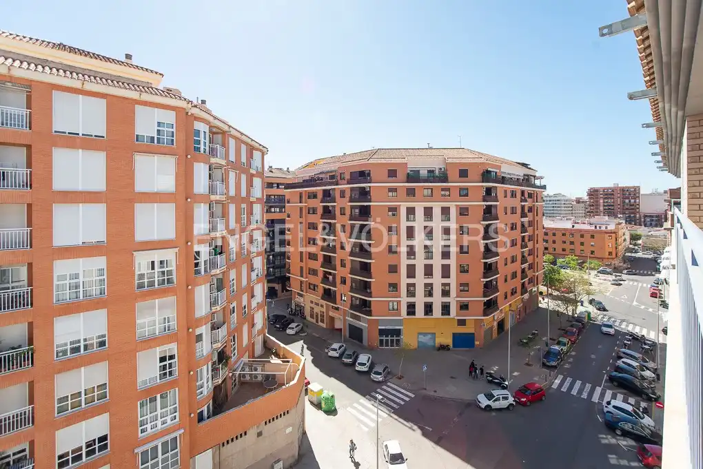 Vista exterior de Àtic en venda en Castellón de la Plana / Castelló de la Plana amb Calefacció, Parquet i Terrassa