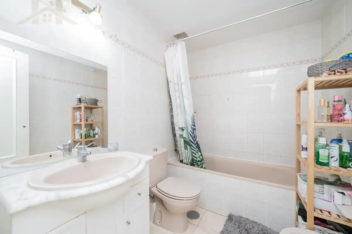 Baño de Dúplex en venta en Sevilla la Nueva con Aire acondicionado, Calefacción y Balcón