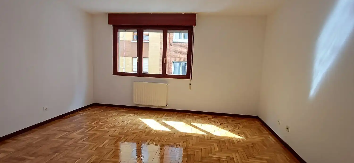 Wohnzimmer von Wohnung zur Miete in Gijón  mit Heizung, Abstellraum und Schwimmbad