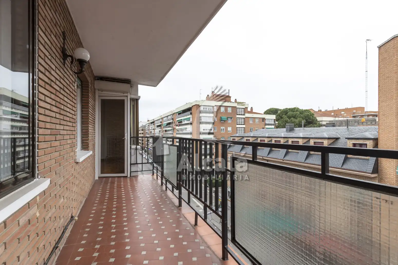 Vista exterior de Piso en venta en Alcalá de Henares con Aire acondicionado, Calefacción y Parquet