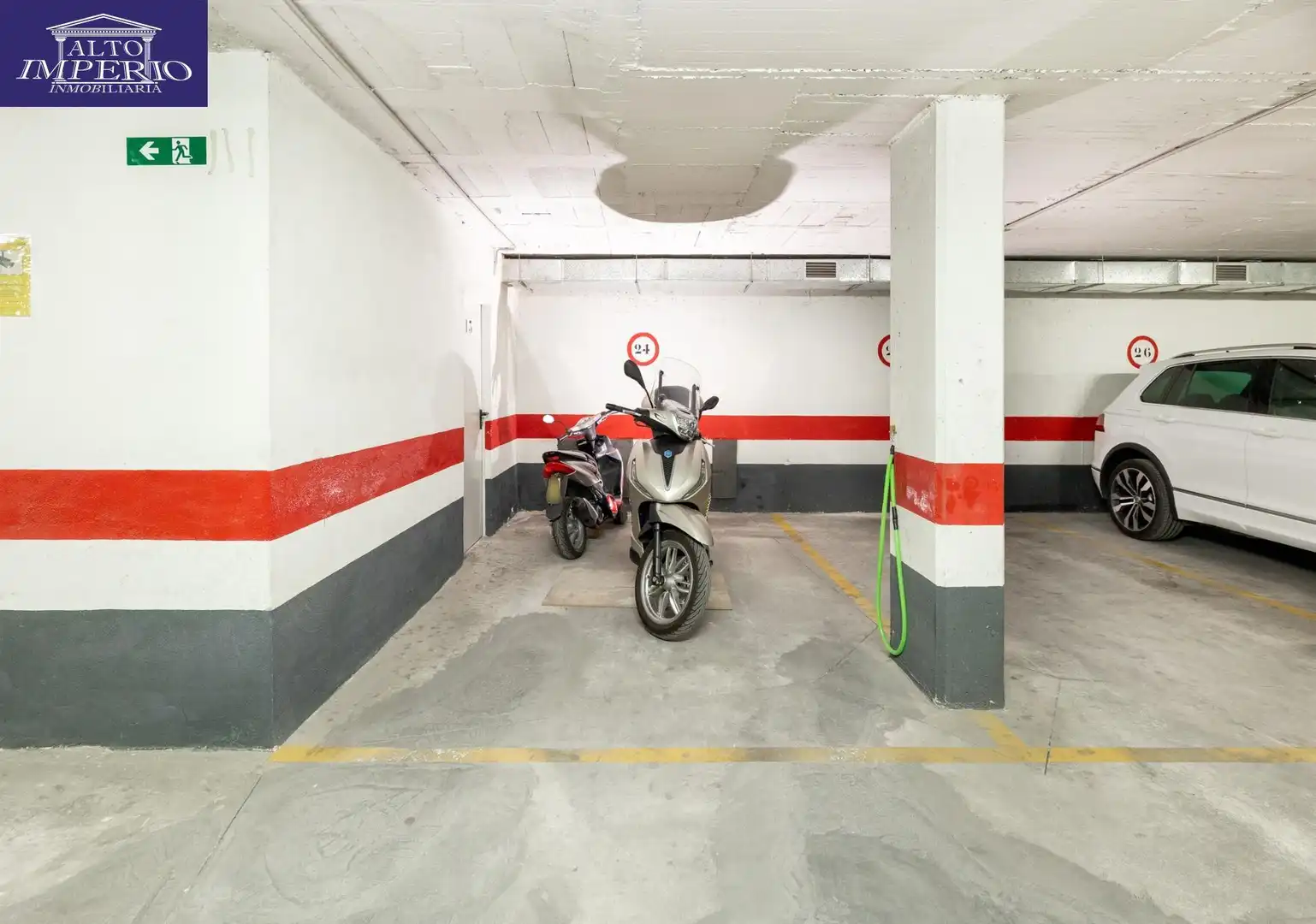 Parking de Piso en venta en Granada con Aire acondicionado, Calefacción y Trastero