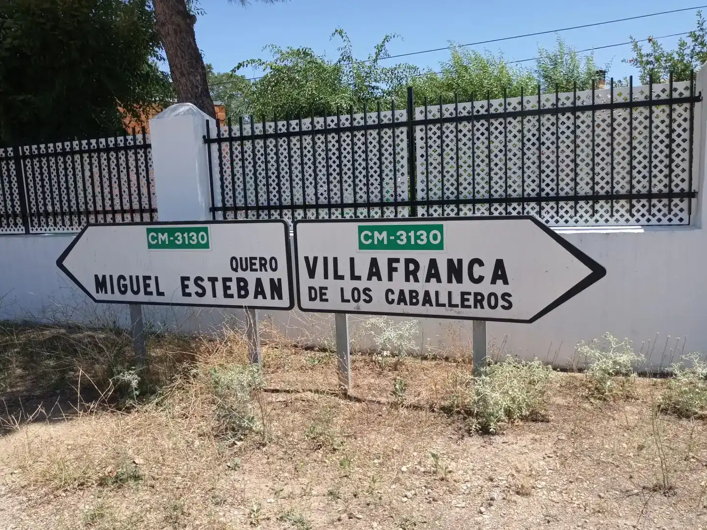 Vista exterior de Planta baixa en venda en Villafranca de los Caballeros amb Traster