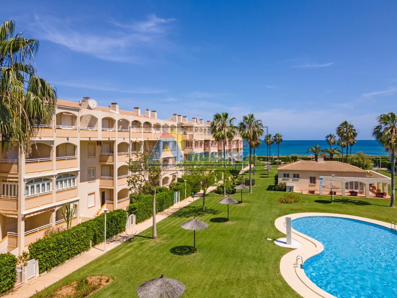 Vista exterior de Apartament en venda en Dénia amb Aire condicionat, Terrassa i Moblat