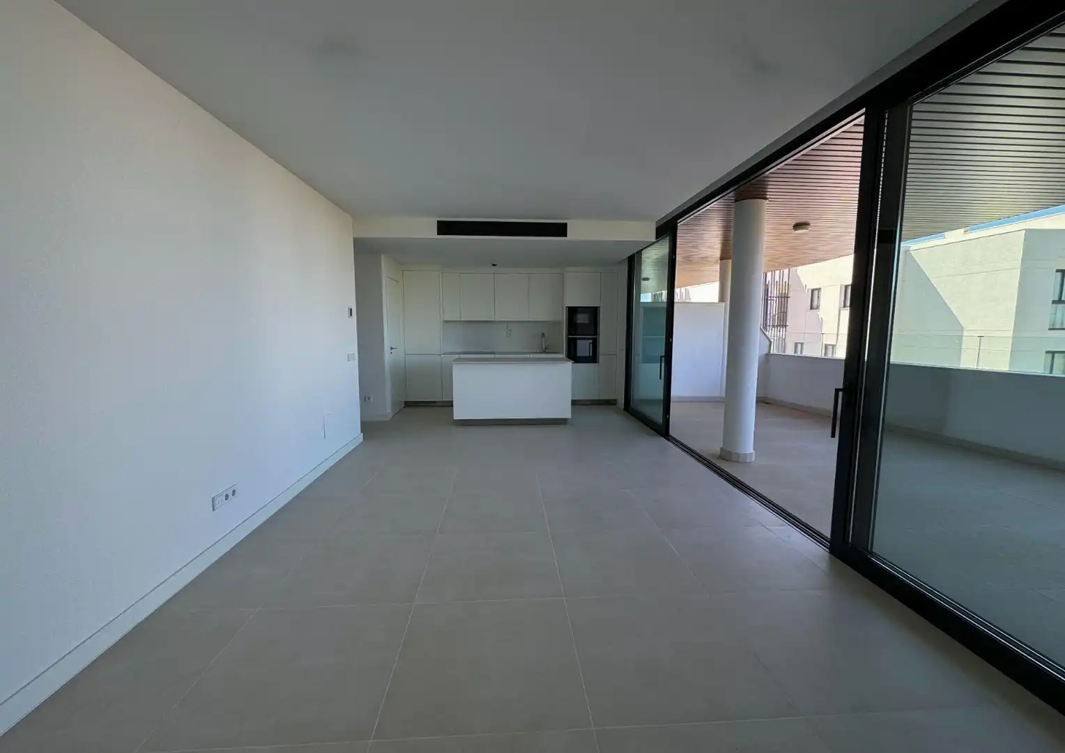 Piso de obra nueva con piscina en venta en Avenida 8 de Marzo 32, imagen 2
