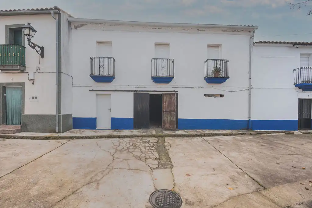 Vista exterior de Casa o chalet en venta en Valencia de Alcántara