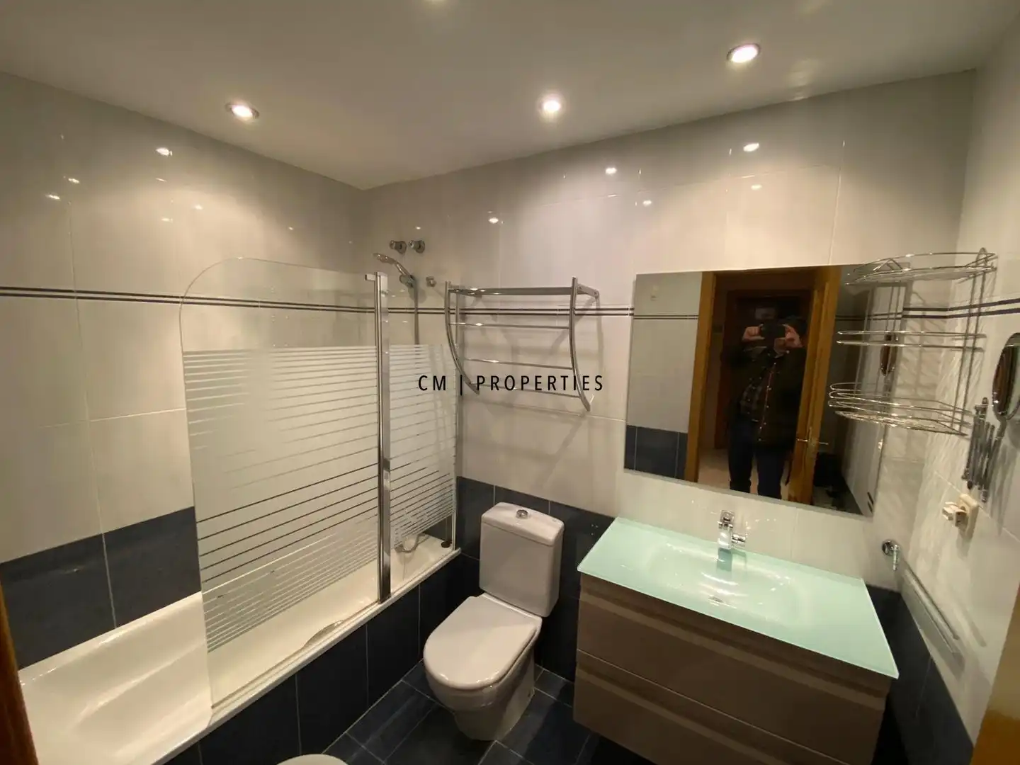 Bathroom of Attic for rent in Valencia  with Air Conditioner, Heating and Storage room