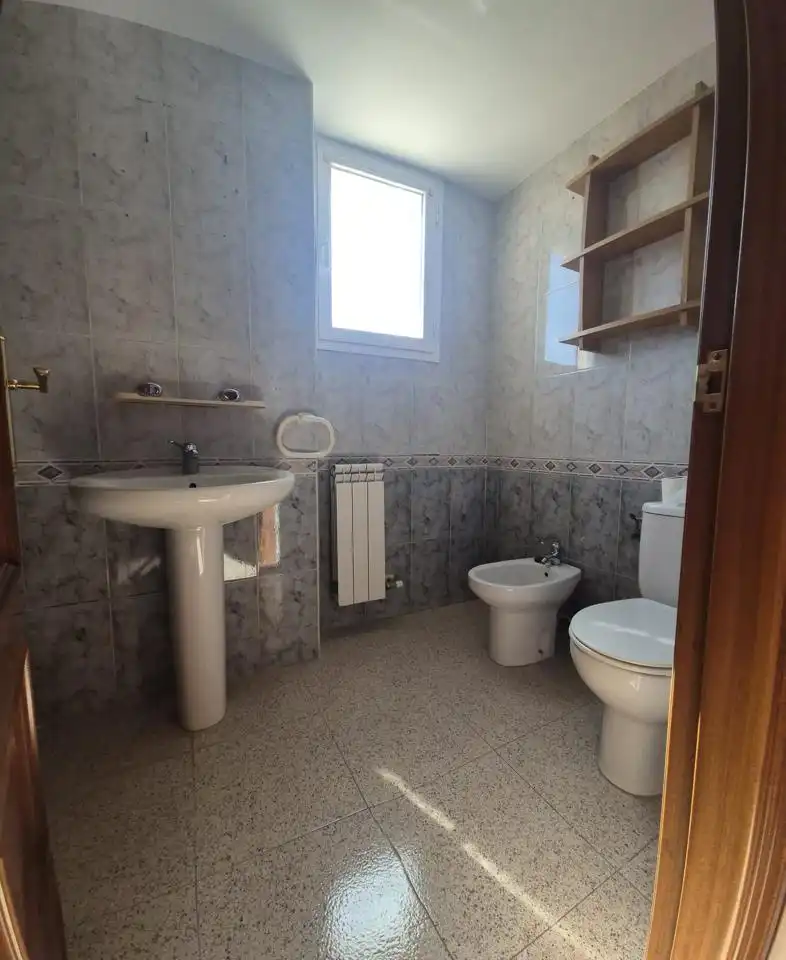 Bathroom of Flat for sale in Zaragoza  with Heating, Terrace and Storage room