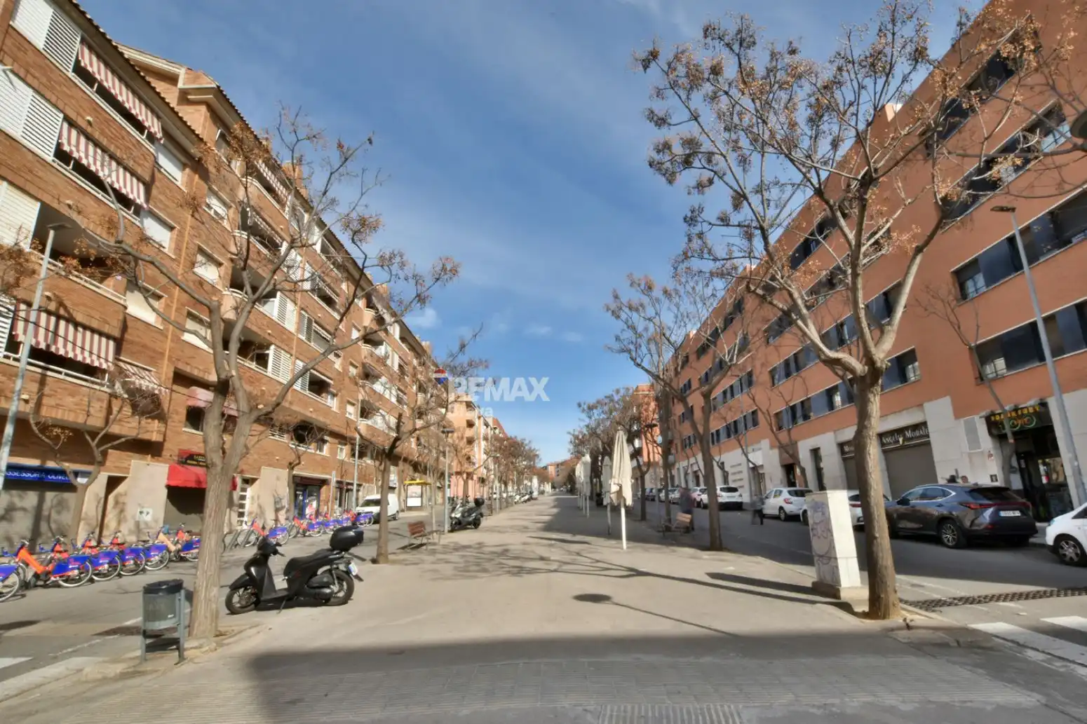 Vista exterior de Local en venda en Sant Feliu de Llobregat