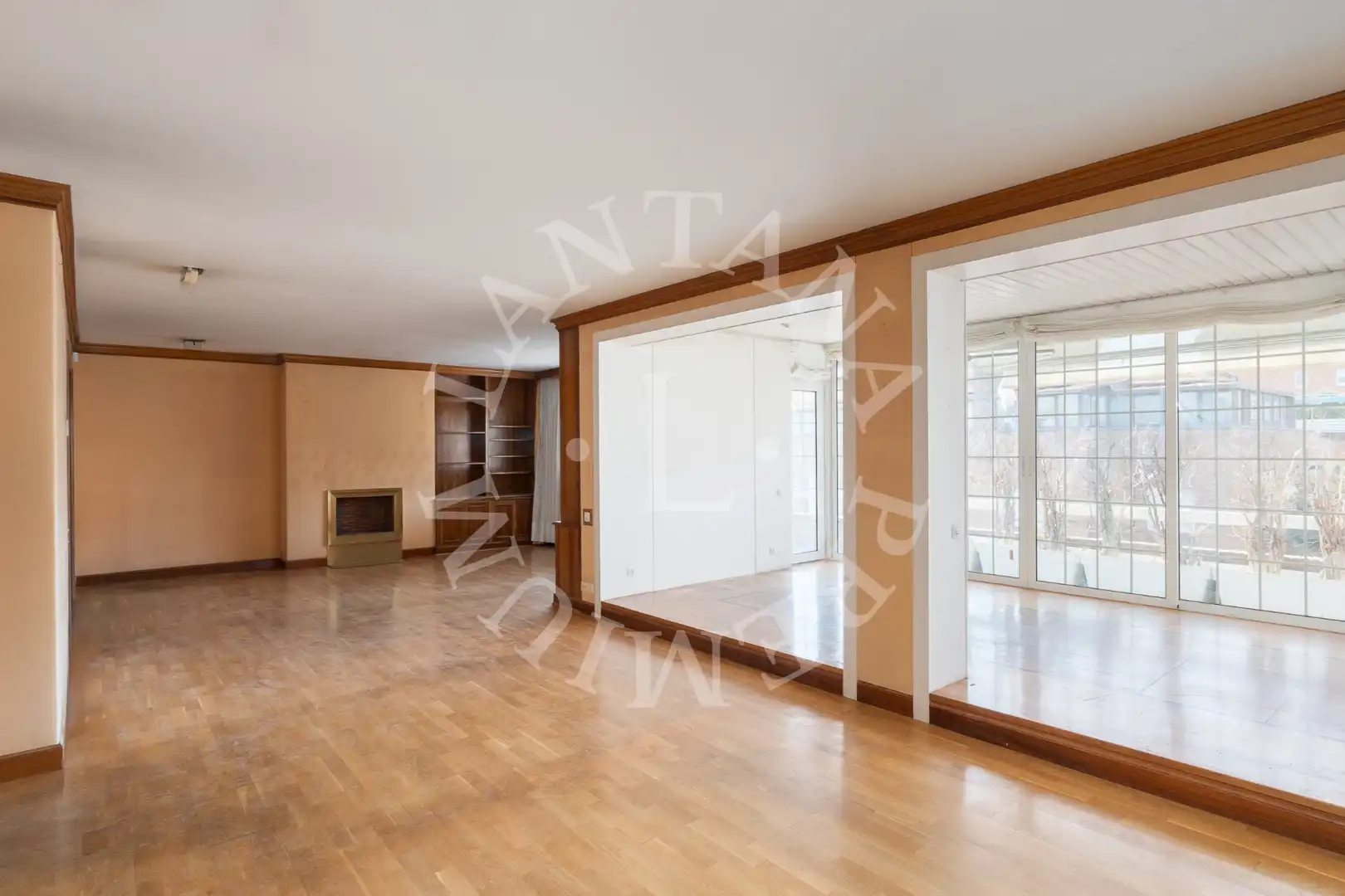 Wohnzimmer von Dachboden zum Verkauf in Barcelona mit Heizung, Parkett und Terrasse