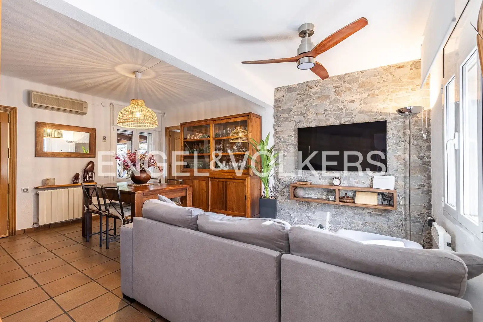 Living room of Houses for sale in Sant Cugat del Vallès  with Air Conditioner, Heating and Private garden