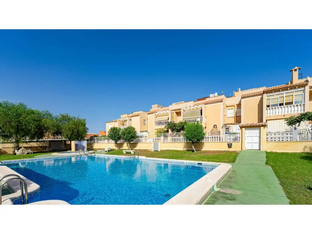 Bungalow amb piscina en venda a Calle Alboran S/N, imagen 37