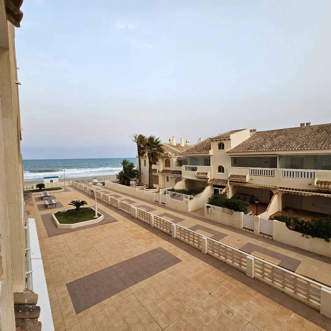 Vista exterior de Apartament de lloguer en La Manga del Mar Menor amb Aire condicionat, Moblat i Balcó