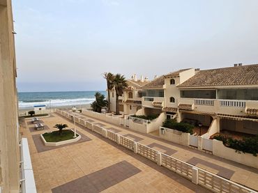Apartment with balcony to rent in Urbanización Villa Morena 21