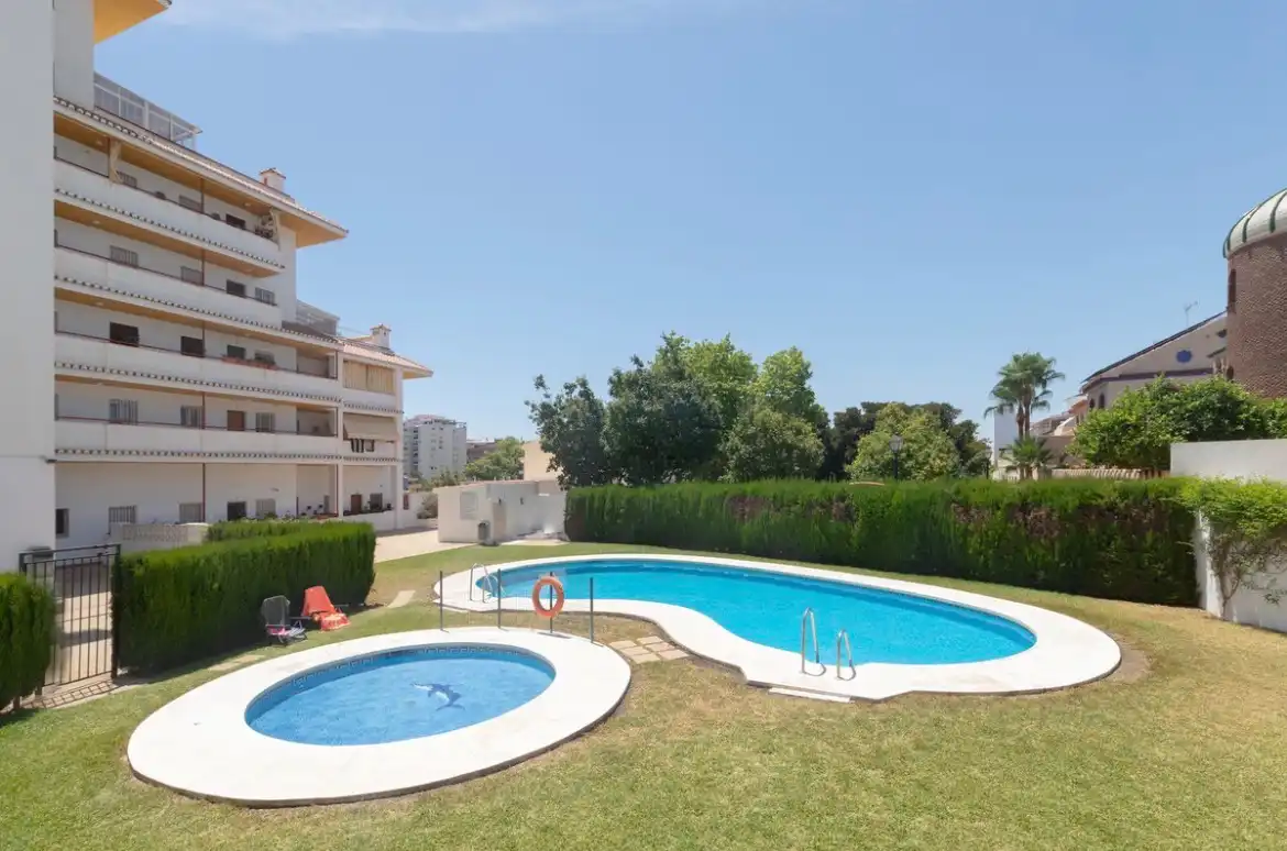 Apartamento con piscina en venta en Playa de los Boliches