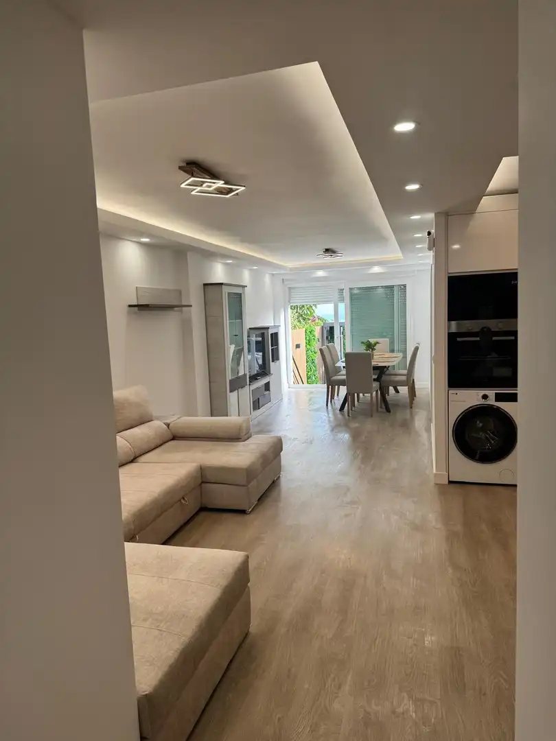 Sala d'estar de Pis de lloguer en Rincón de la Victoria amb Aire condicionat, Calefacció i Jardí privat