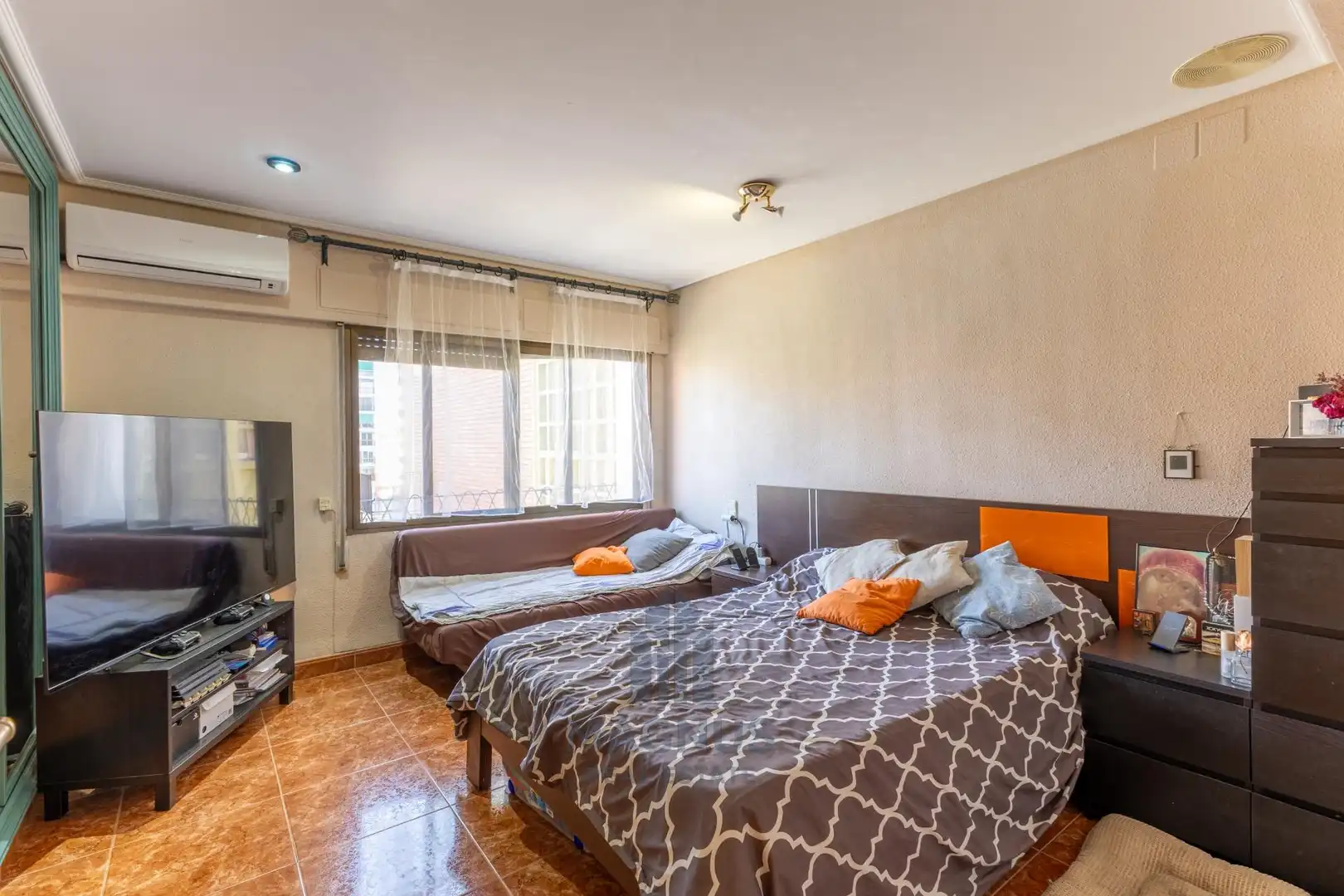 Schlafzimmer von Wohnung zum Verkauf in Valencia mit Klimaanlage und Balkon