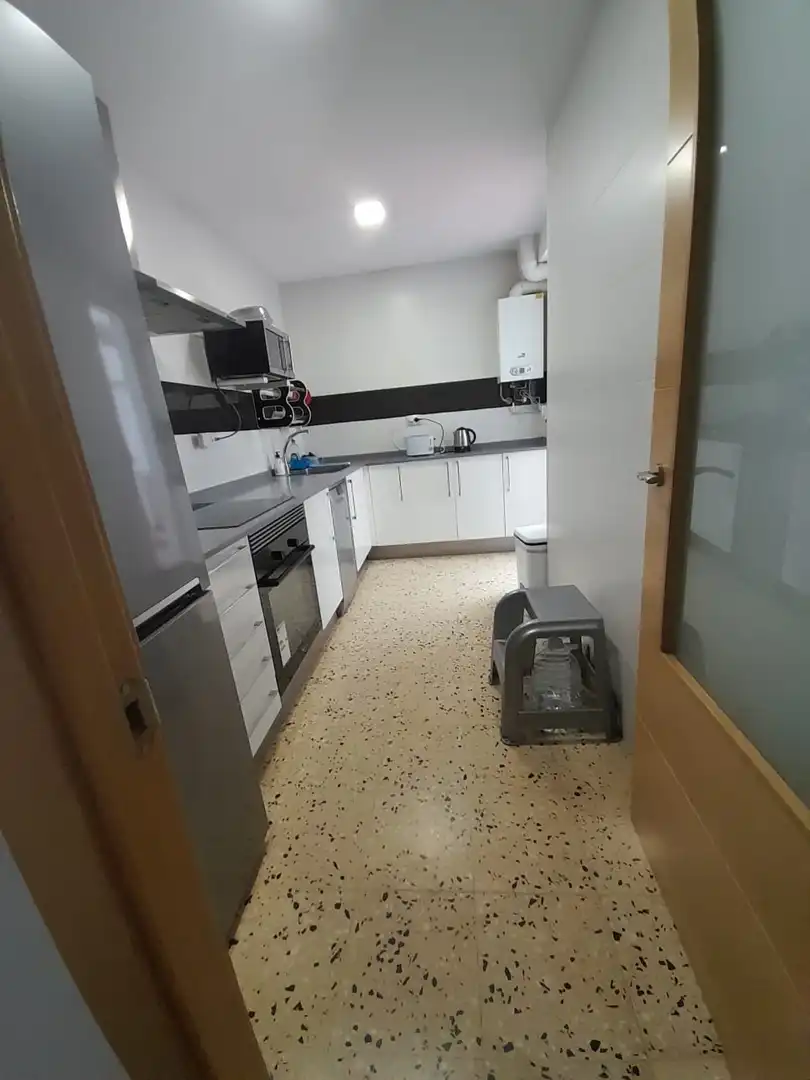 Cuina de Pis de lloguer en Valencia amb Aire condicionat, Terrassa i Moblat