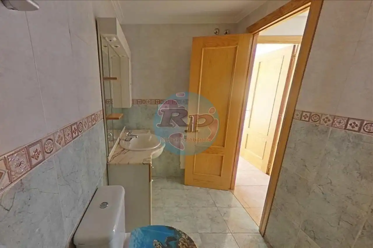 Badezimmer von Wohnungen zum Verkauf in Bembibre mit Heizung und Abstellraum
