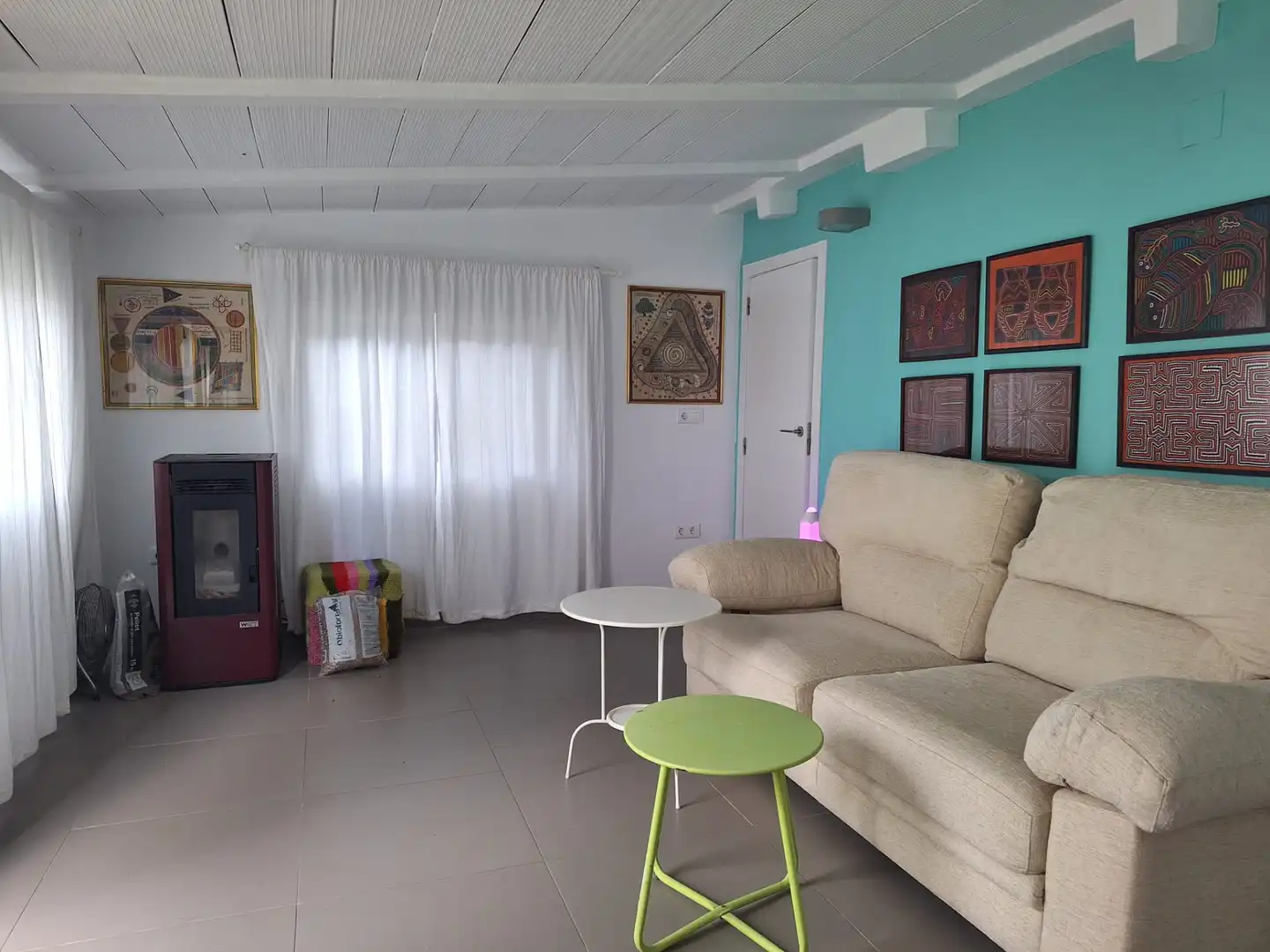 Sala d'estar de Finca rústica en venda en Alfara de la Baronia amb Aire condicionat, Jardí privat i Moblat