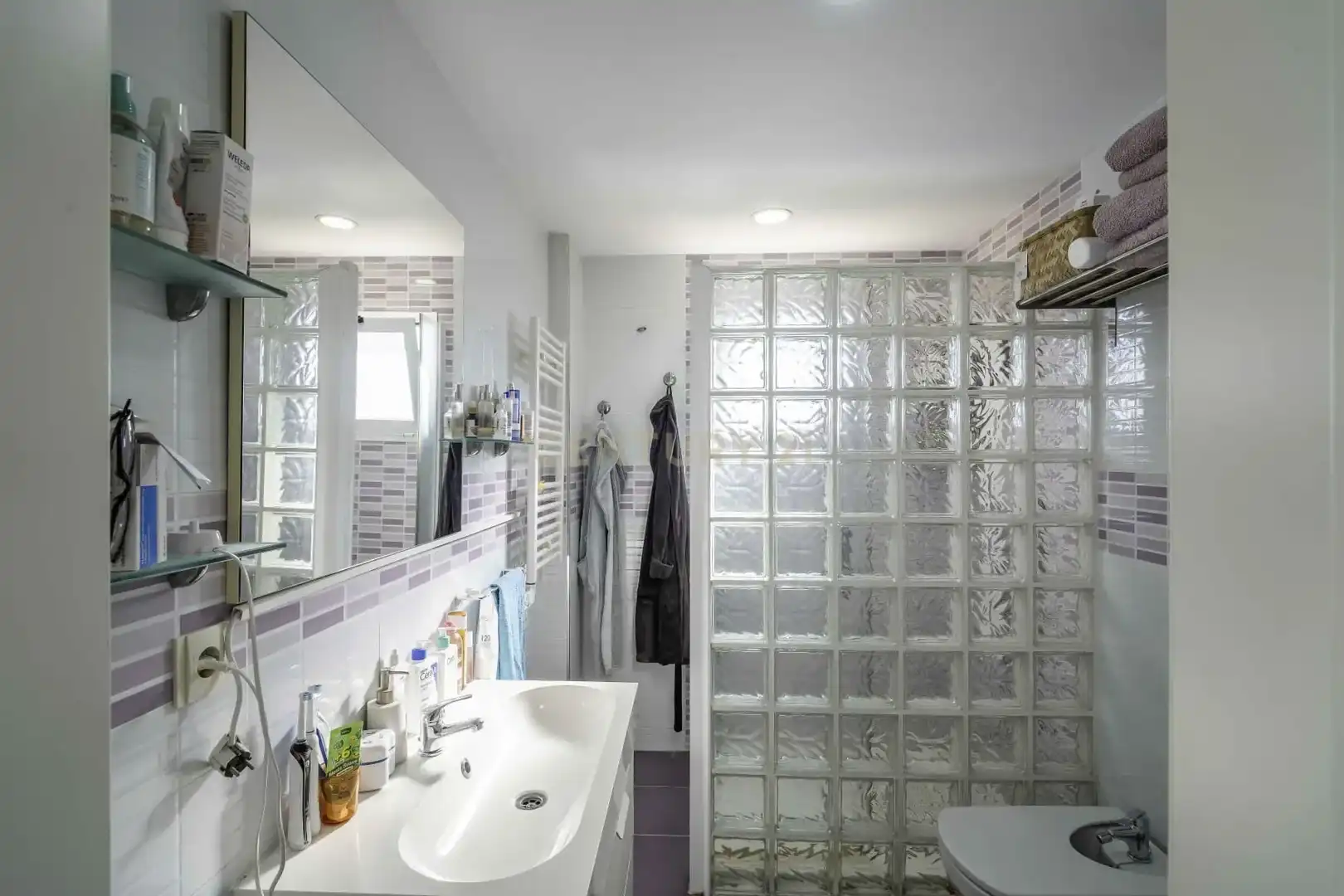 Bathroom of Flat for sale in Fuengirola  with Air Conditioner, Storage room and Swimming Pool
