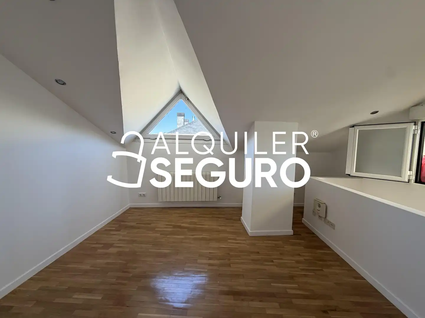 Bedroom of Attic for rent in Torrelodones  with Air Conditioner, Heating and Terrace